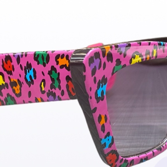 BETSEY JOHNSON Pink Multicolor SUNGLASSES NWT - Picture 2 of 3